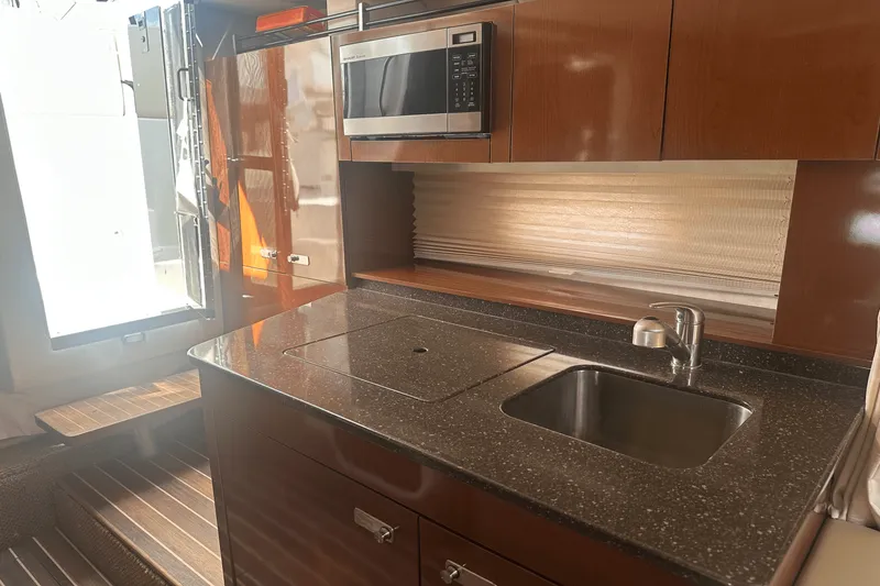 Slide: The Image of Sea Ray 310 SUNDANCER 2012 - 16