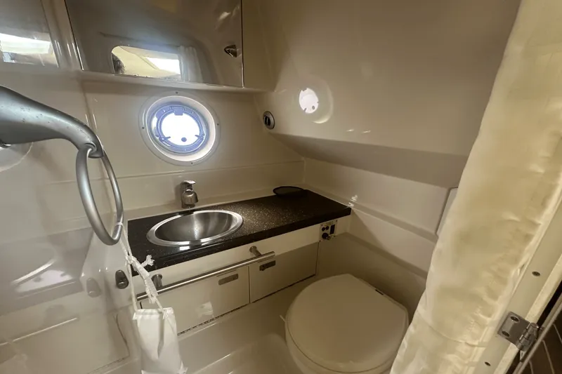 Slide: The Image of Sea Ray 310 SUNDANCER 2012 - 19