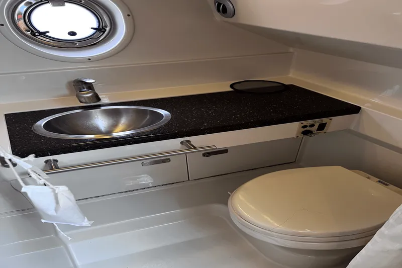 Slide: The Image of Sea Ray 310 SUNDANCER 2012 - 20