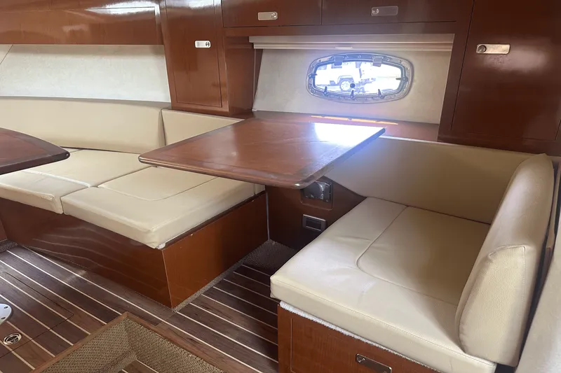 Slide: The Image of Sea Ray 310 SUNDANCER 2012 - 21