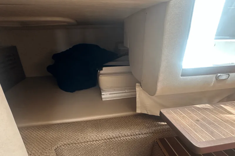 Slide: The Image of Sea Ray 310 SUNDANCER 2012 - 23