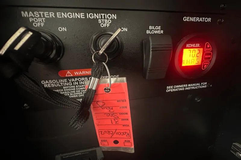 Slide: The Image of Sea Ray 310 SUNDANCER 2012 - 25