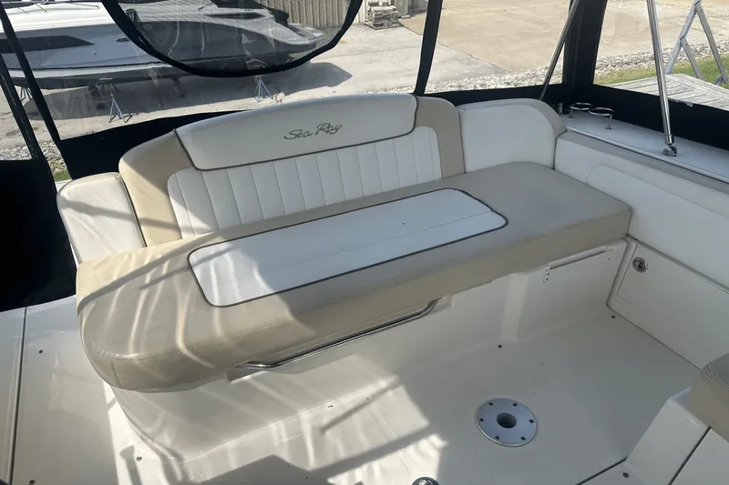 Slide: The Image of Sea Ray 310 SUNDANCER 2012 - 8