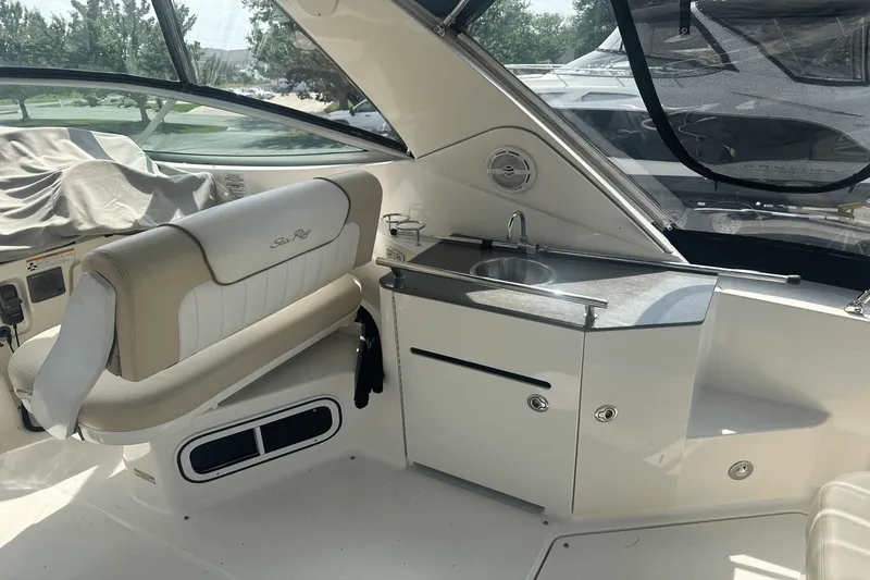 Slide: The Image of Sea Ray 310 SUNDANCER 2012 - 9