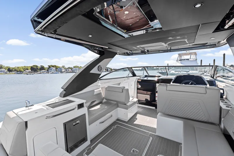 Slide: The Image of Cruisers 34 GLS Outboard 2026 - 13