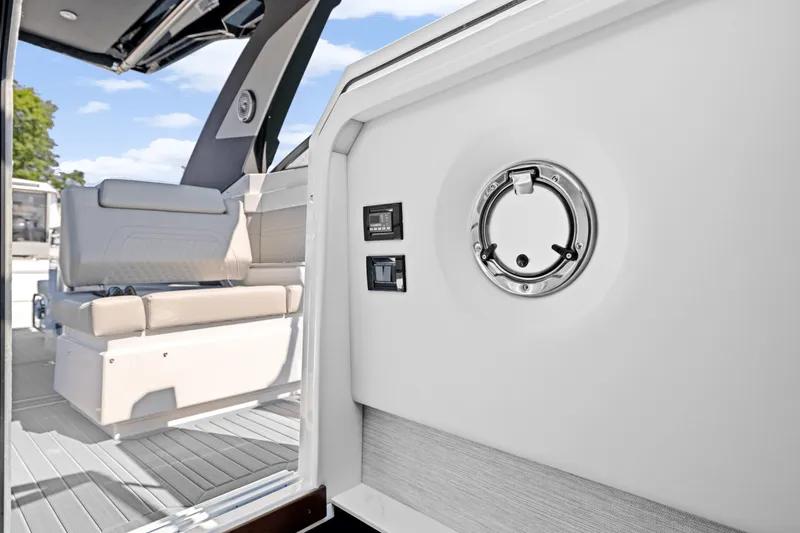 Slide: The Image of Cruisers 34 GLS Outboard 2026 - 35