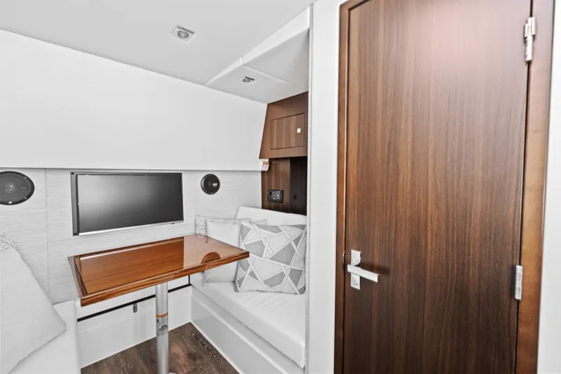 Slide: The Image of Cruisers 34 GLS Outboard 2026 - 43