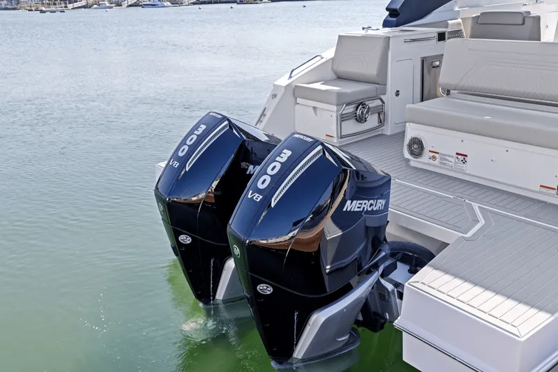 Slide: The Image of Cruisers 34 GLS Outboard 2026 - 5