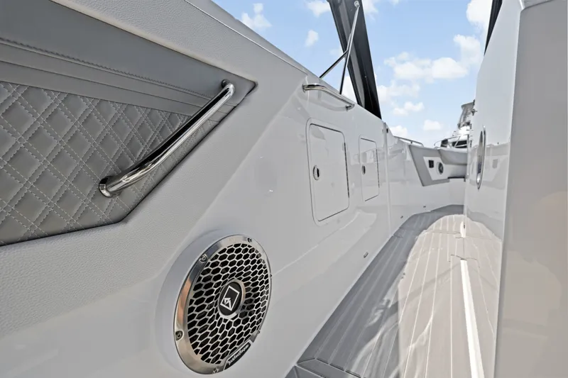 Slide: The Image of Cruisers 34 GLS Outboard 2026 - 55