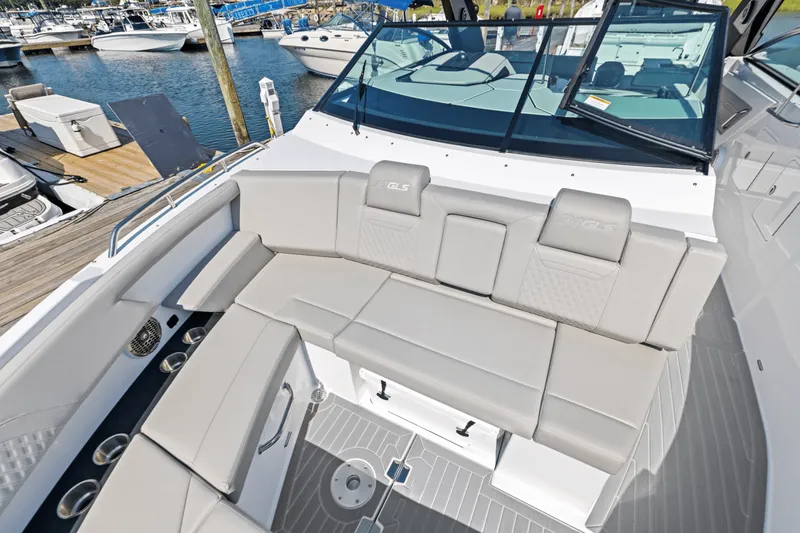 Slide: The Image of Cruisers 34 GLS Outboard 2026 - 57