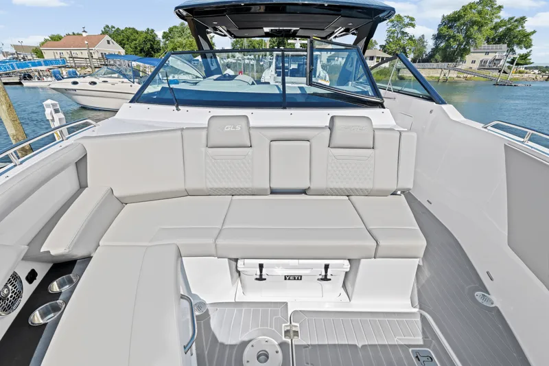 Slide: The Image of Cruisers 34 GLS Outboard 2026 - 59