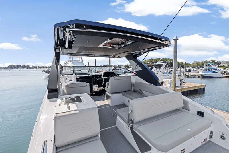 Slide: The Image of Cruisers 34 GLS Outboard 2026 - 6