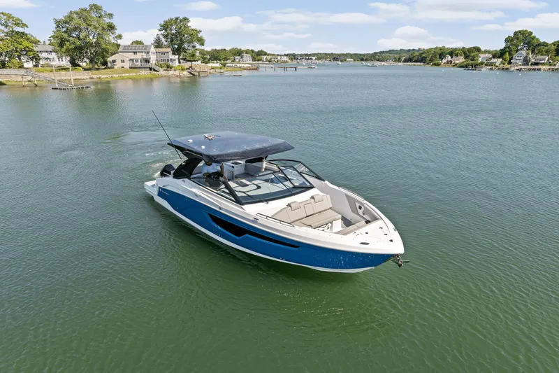 Slide: The Image of Cruisers 34 GLS Outboard 2026 - 67