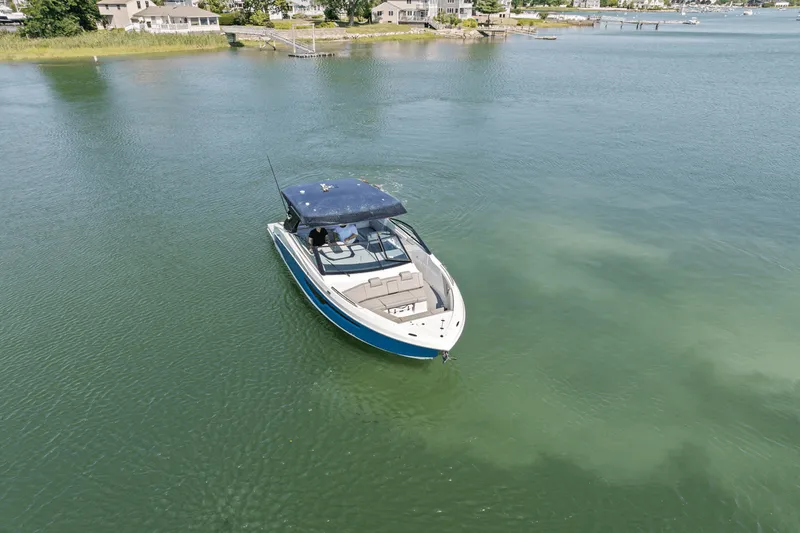 Slide: The Image of Cruisers 34 GLS Outboard 2026 - 71