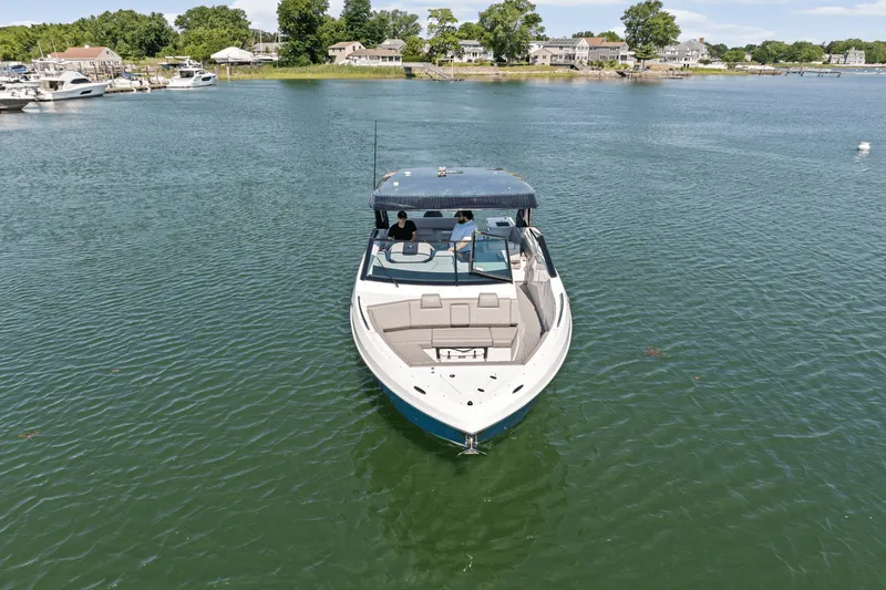 Slide: The Image of Cruisers 34 GLS Outboard 2026 - 73