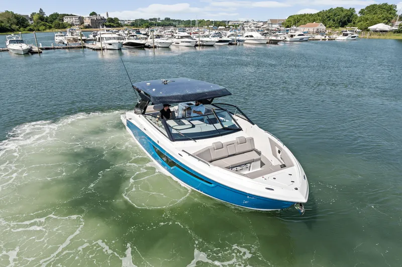 Slide: The Image of Cruisers 34 GLS Outboard 2026 - 80