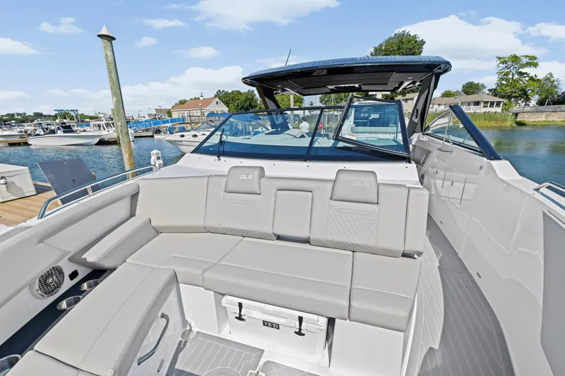 Slide: The Image of Cruisers Yachts 34 GLS Outboard 2026 - 58