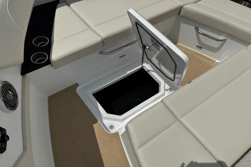 Slide: The Image of Cruisers 34 GLS 2026 - 54