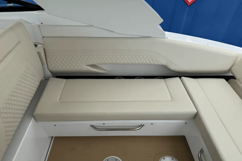 Slide: The Image of Cruisers Yachts 34 GLS 2026 - 21