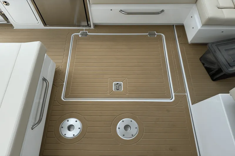 Slide: The Image of Cruisers Yachts 34 GLS 2026 - 24