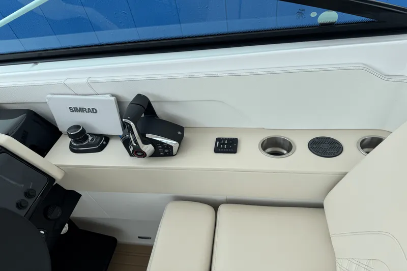 Slide: The Image of Cruisers Yachts 34 GLS 2026 - 35