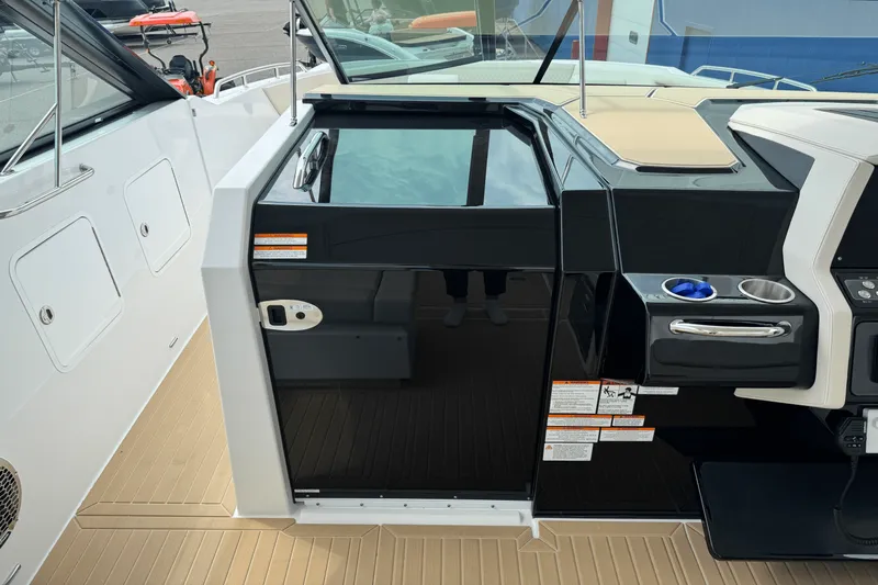 Slide: The Image of Cruisers Yachts 34 GLS 2026 - 39