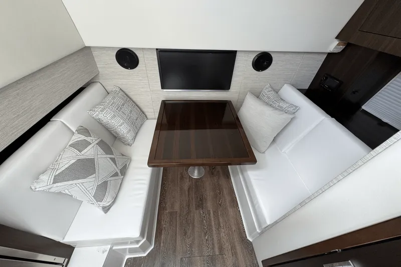 Slide: The Image of Cruisers Yachts 34 GLS 2026 - 43