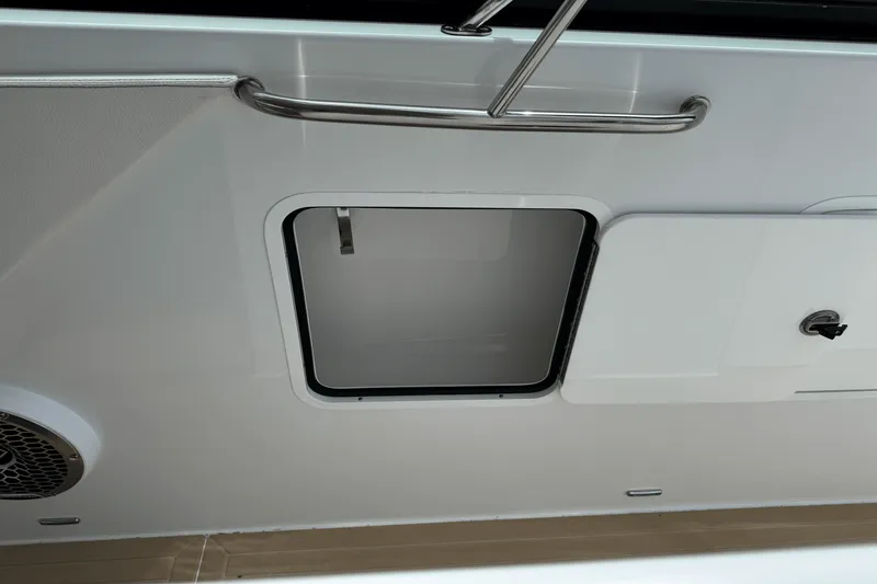 Slide: The Image of Cruisers Yachts 34 GLS 2026 - 51