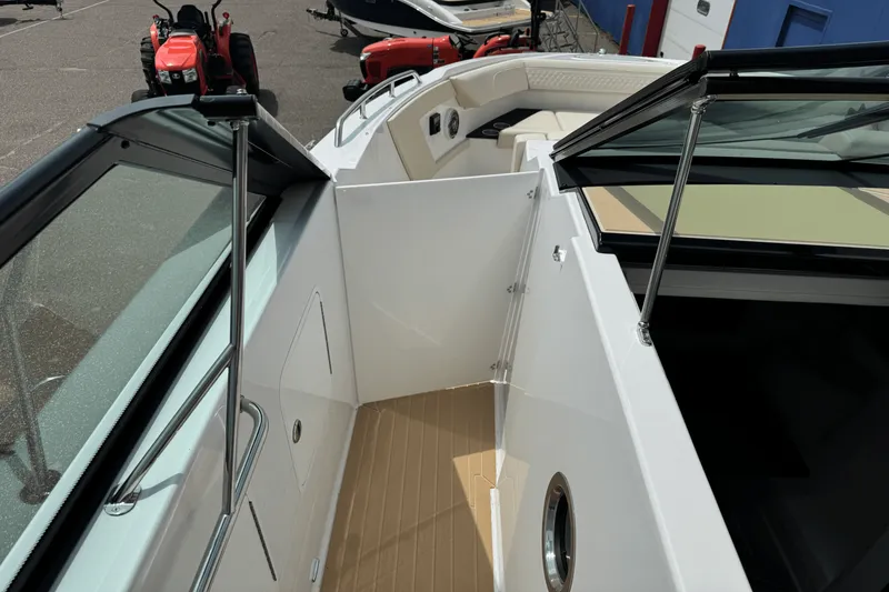 Slide: The Image of Cruisers Yachts 34 GLS 2026 - 52