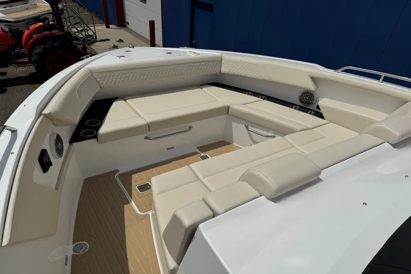 Slide: The Image of Cruisers Yachts 34 GLS 2026 - 53