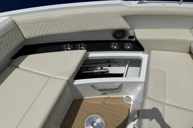 Slide: The Image of Cruisers Yachts 34 GLS 2026 - 57