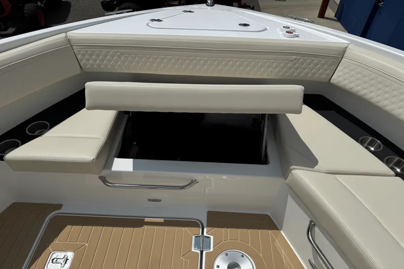 Slide: The Image of Cruisers Yachts 34 GLS 2026 - 58