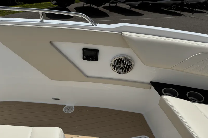 Slide: The Image of Cruisers Yachts 34 GLS 2026 - 59