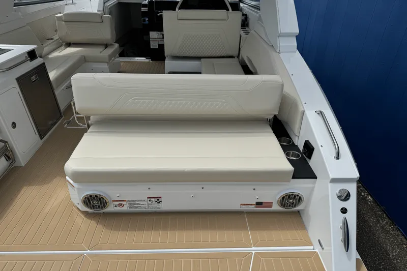 Slide: The Image of Cruisers Yachts 34 GLS 2026 - 7