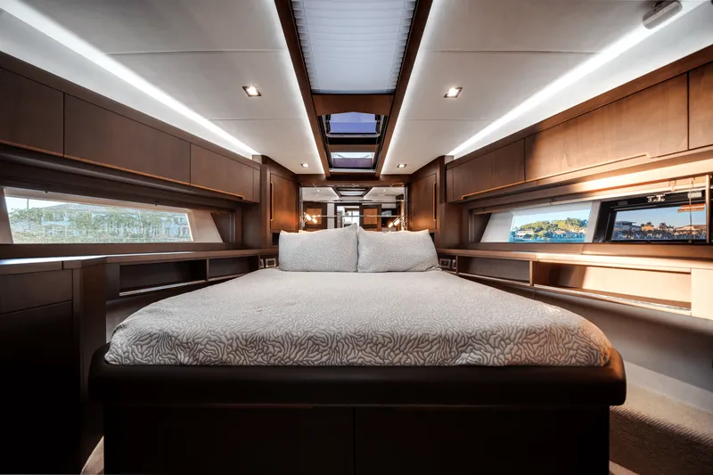Slide: The Image of Galeon 560 SKY 2018 - 10
