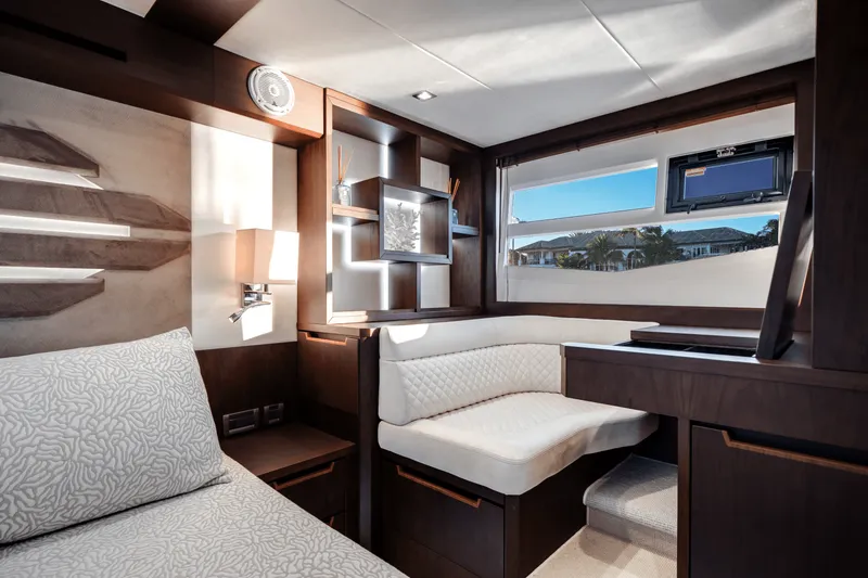 Slide: The Image of Galeon 560 SKY 2018 - 18