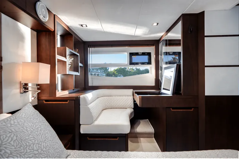 Slide: The Image of Galeon 560 SKY 2018 - 21
