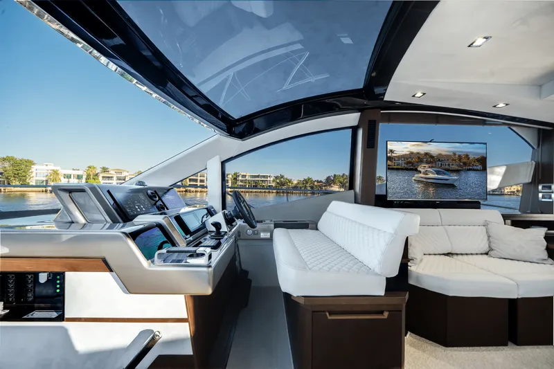 Slide: The Image of Galeon 560 SKY 2018 - 36