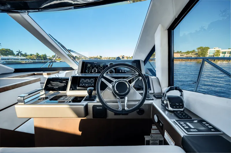 Slide: The Image of Galeon 560 SKY 2018 - 37