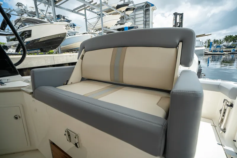 Slide: The Image of Boston Whaler 350 Realm 2025 - 10