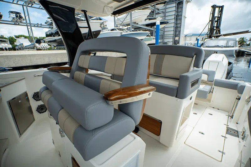 Slide: The Image of Boston Whaler 350 Realm 2025 - 11
