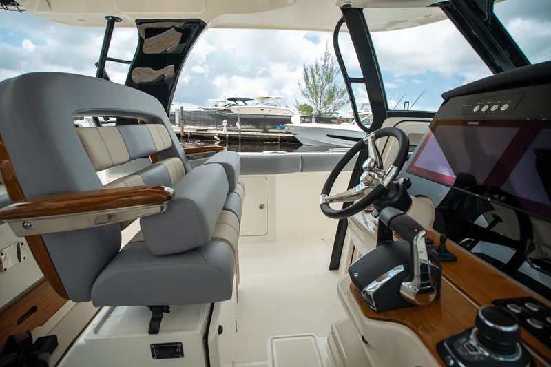 Slide: The Image of Boston Whaler 350 Realm 2025 - 14
