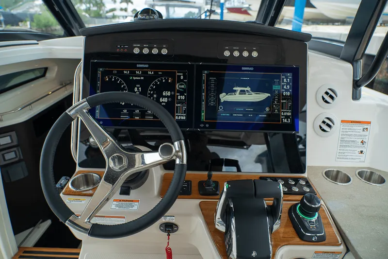 Slide: The Image of Boston Whaler 350 Realm 2025 - 17