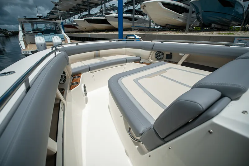 Slide: The Image of Boston Whaler 350 Realm 2025 - 27