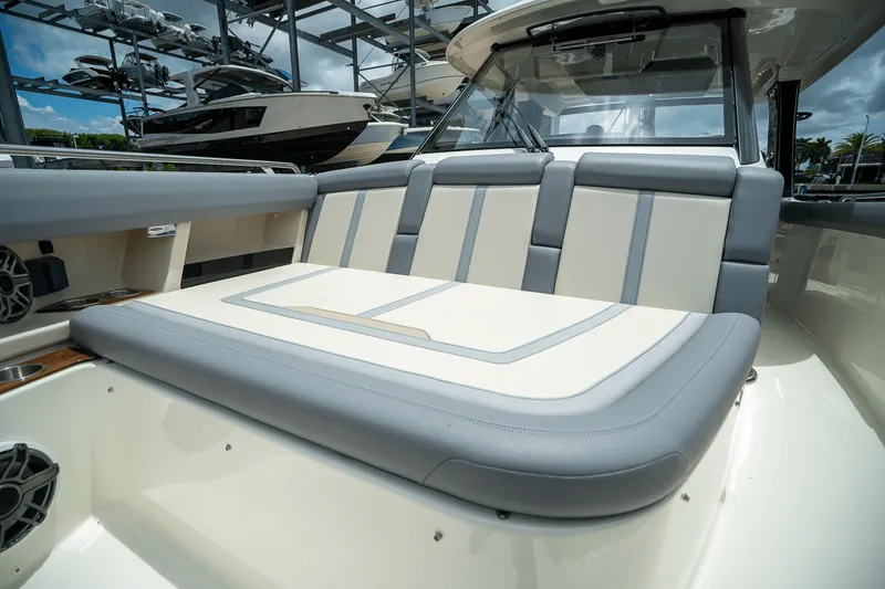 Slide: The Image of Boston Whaler 350 Realm 2025 - 28