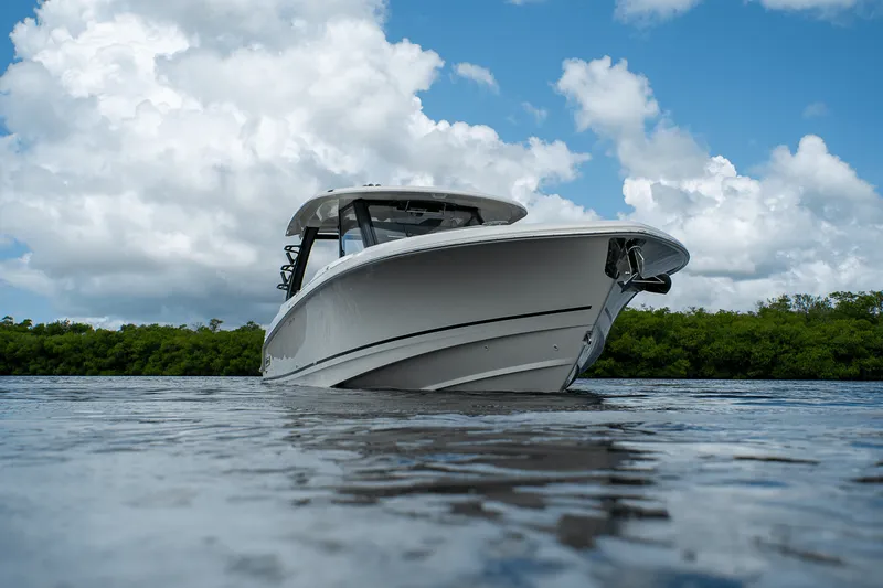 Slide: The Image of Boston Whaler 350 Realm 2025 - 35