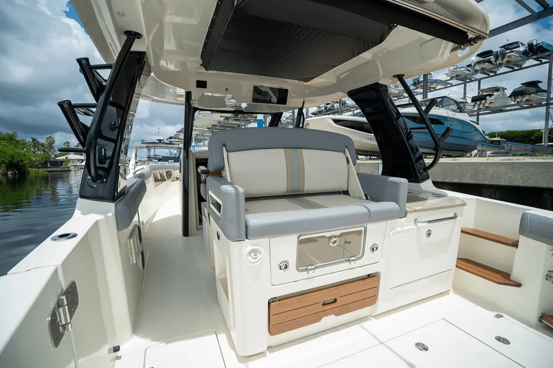 Slide: The Image of Boston Whaler 350 Realm 2025 - 6