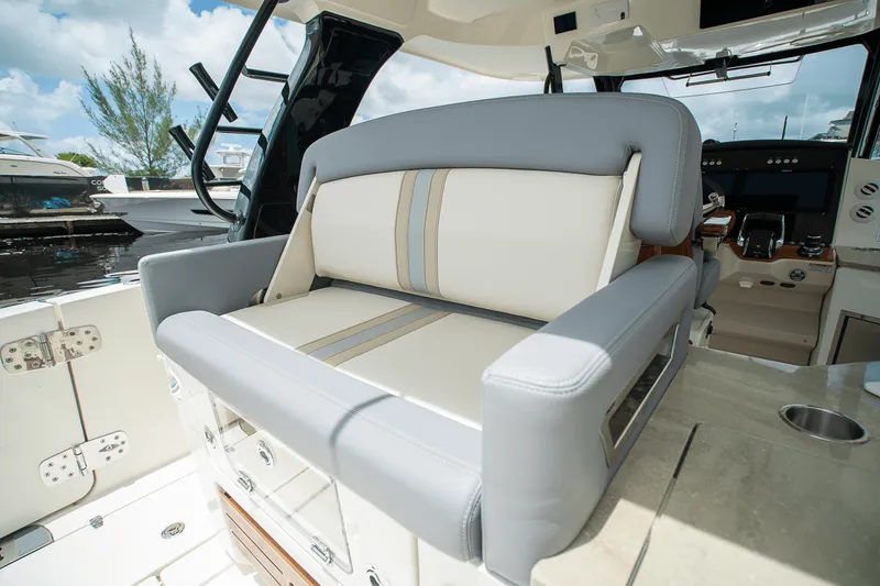 Slide: The Image of Boston Whaler 350 Realm 2025 - 8