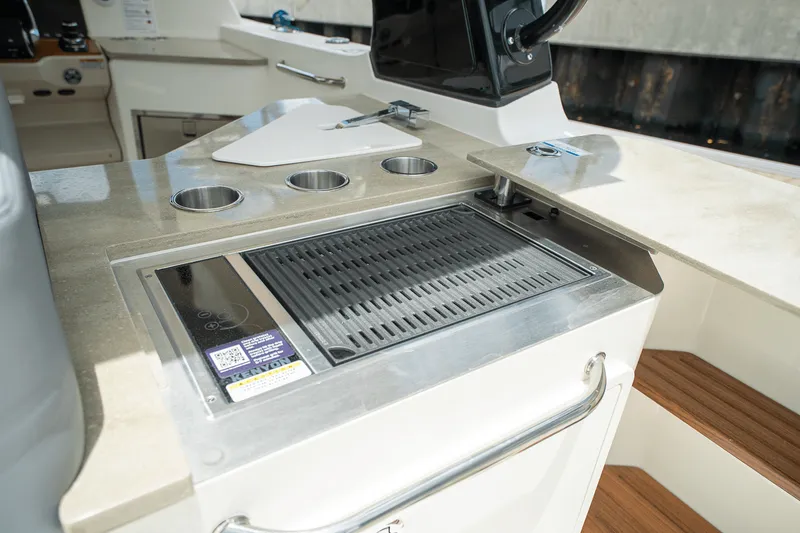 Slide: The Image of Boston Whaler 350 Realm 2025 - 9