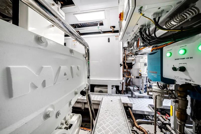 Slide: The Image of Azimut Magellano 30M 2026 - 110